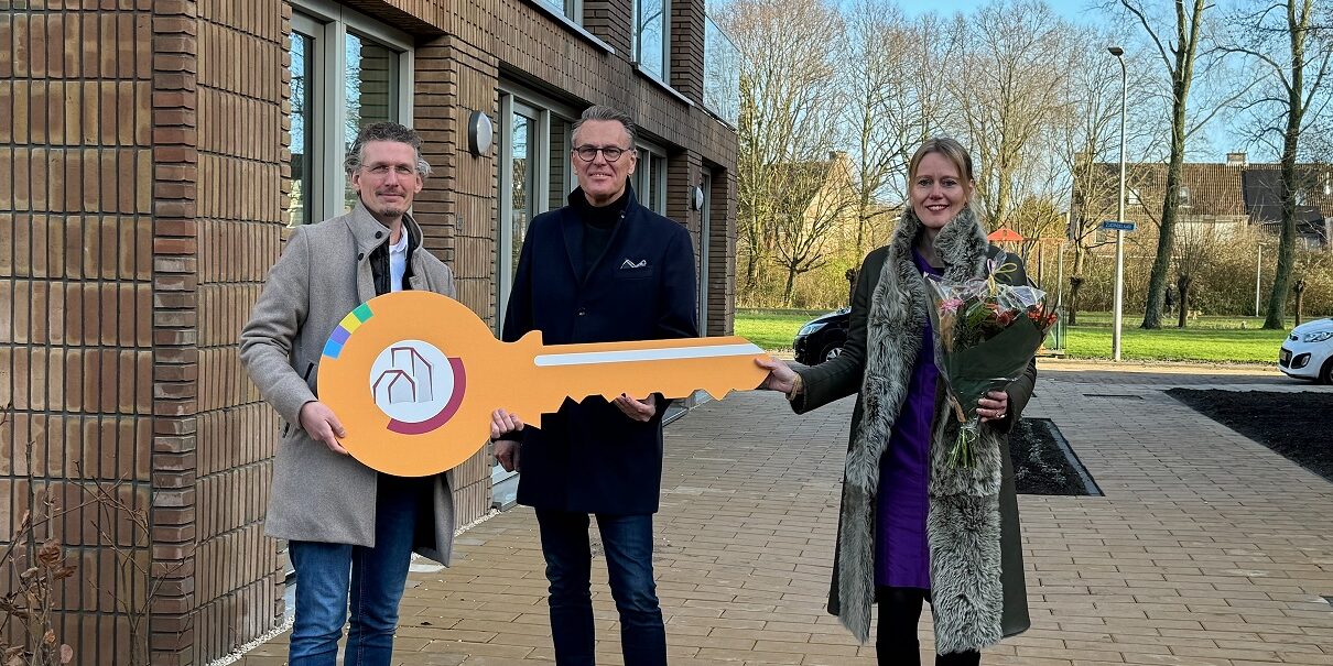 Foto sleuteloverdracht